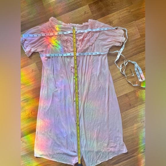 Vintage 70s 80s Nightgown Robe Button Front Ruffled Pink Made In USA - Picture 9 of 9